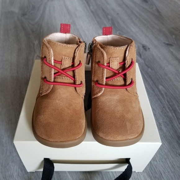 UGG  Toddler Kristjan Chukka. - Picture 3 of 8